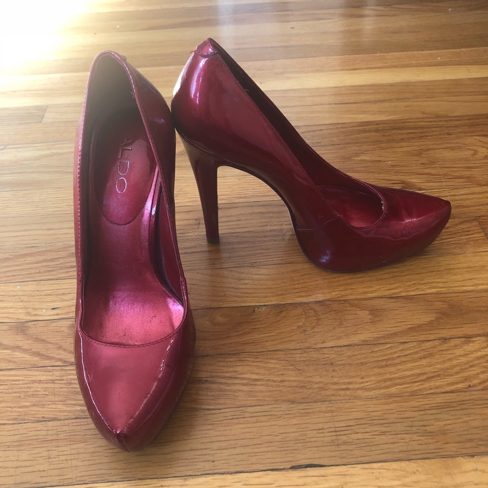 Aldo red pump